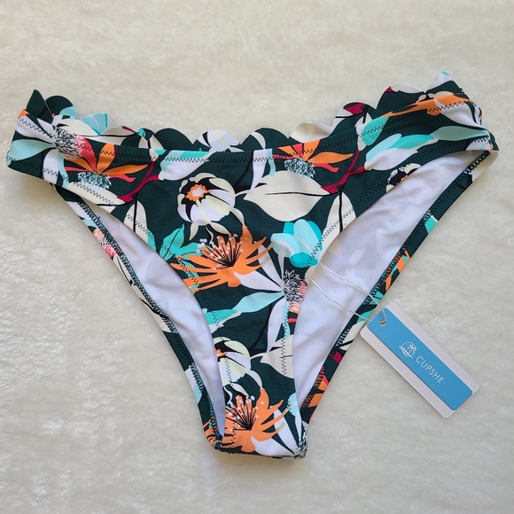 NWT Green and Floral Scalloped Cupshe Bikini - Picture 7 of 9